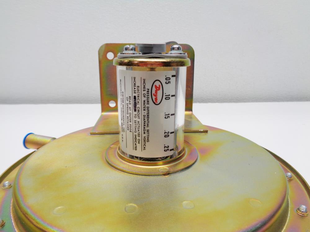 Dwyer Diaphragm Vertical Pressure Switch 16380 (Range 0.050.25" W.C.)